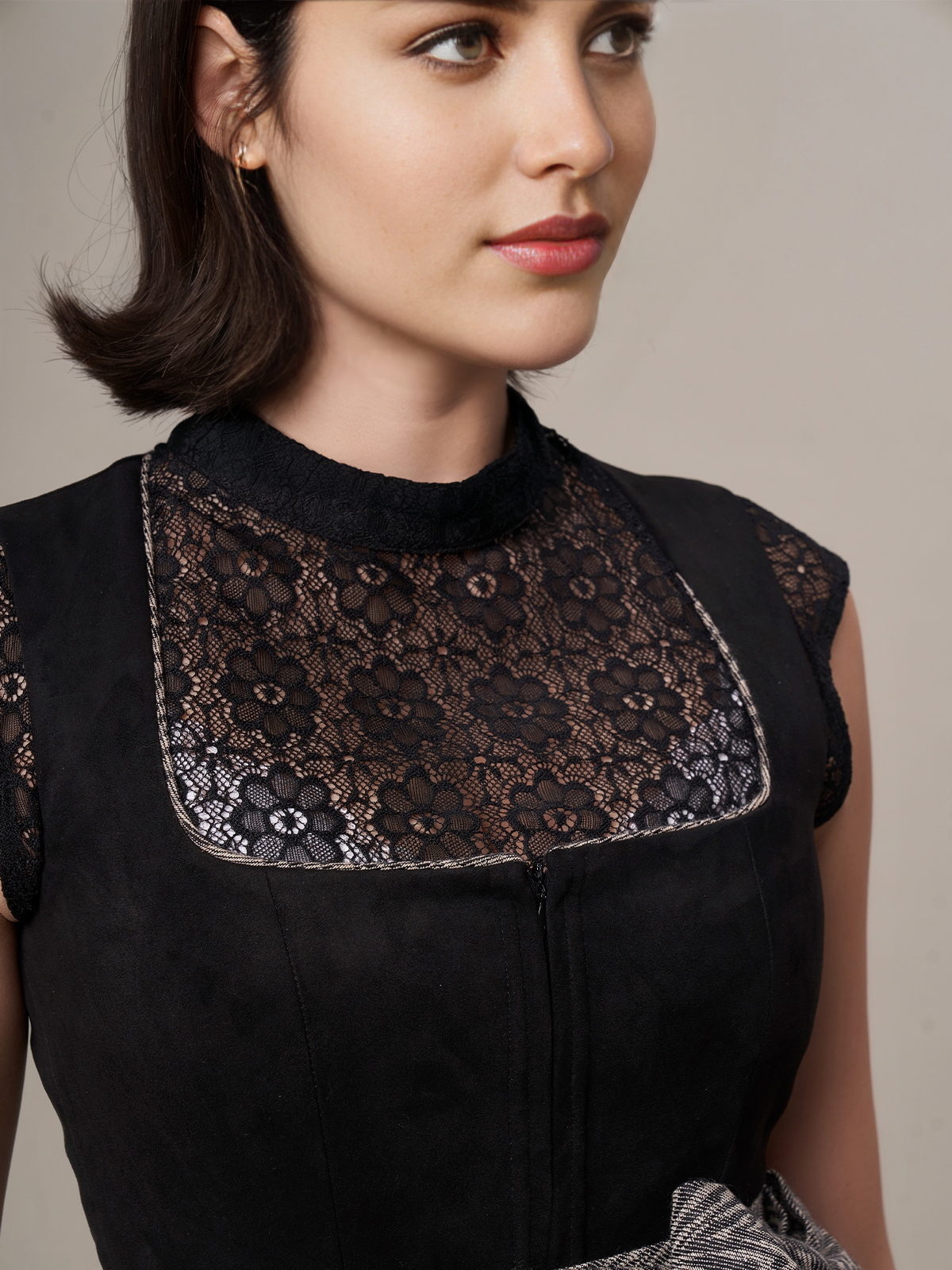 Modernes Dirndl in Schwarz