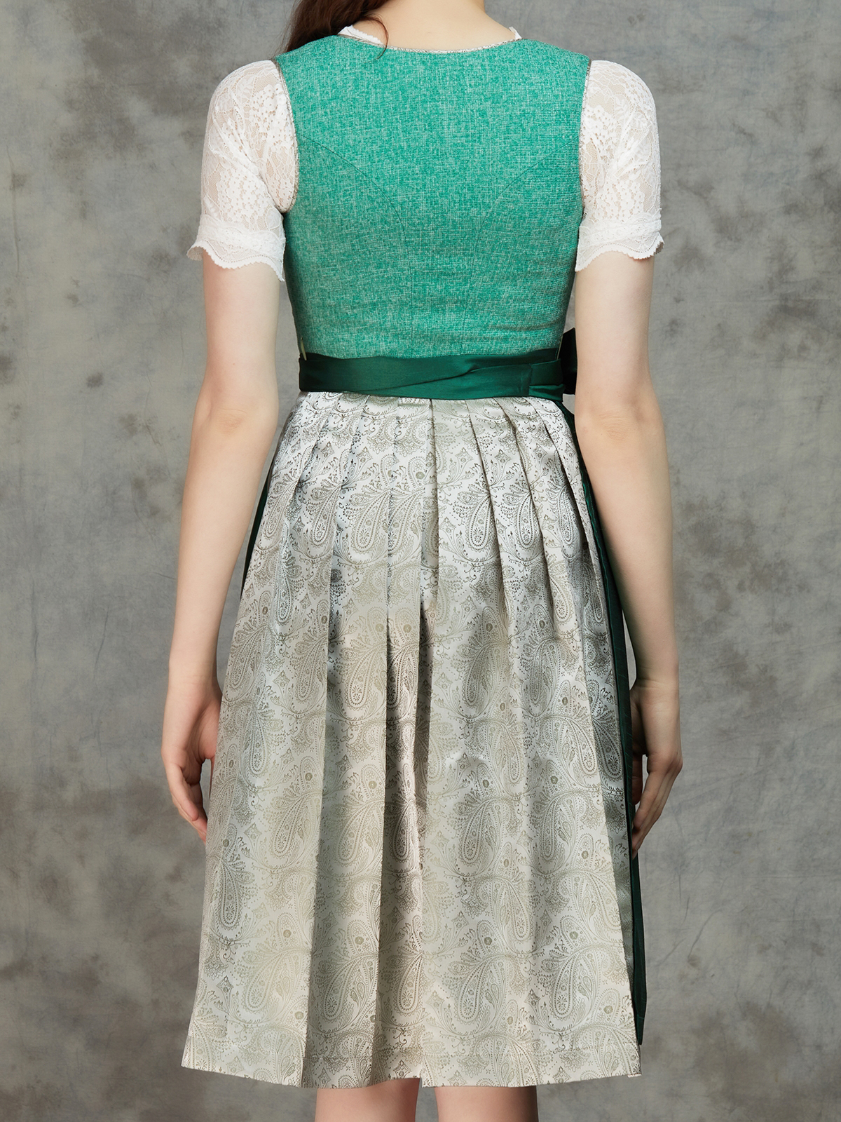 Modernes Dirndl in Grün