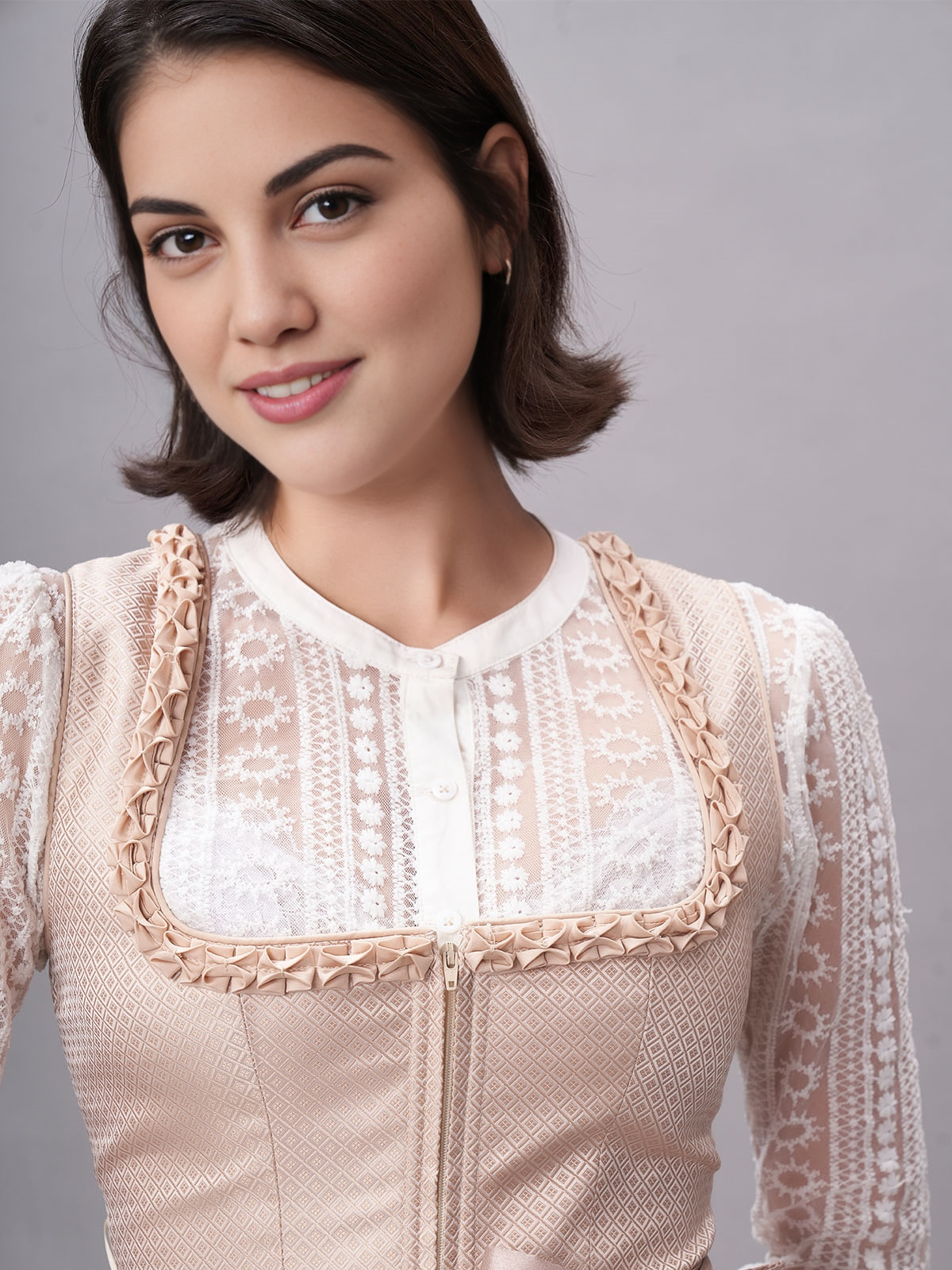 Ehreer Dirndl in Beige