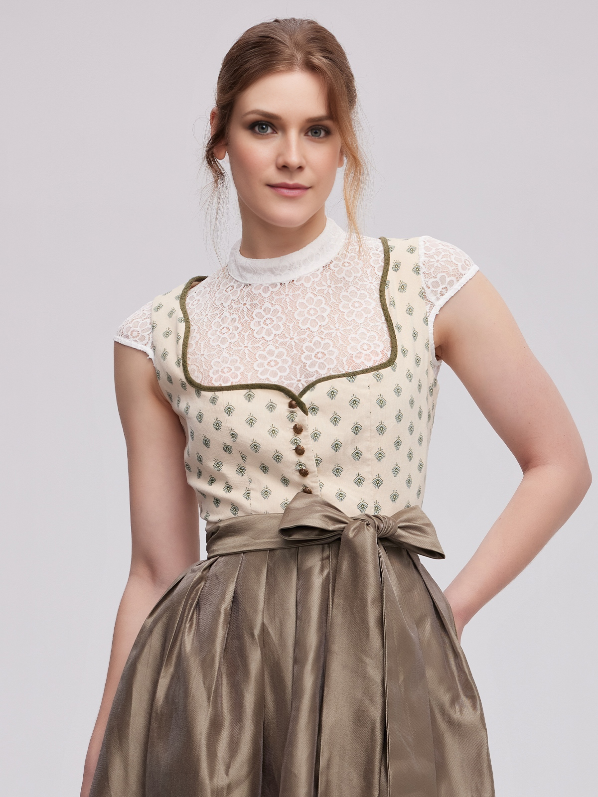 Dirndl Samt in Gelb – ein Blickfang auf jedem Fest