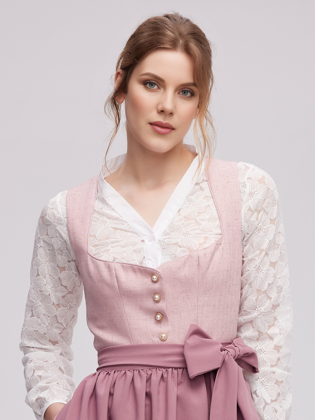 Dirndl mit Langarm-Bluse in Rosa