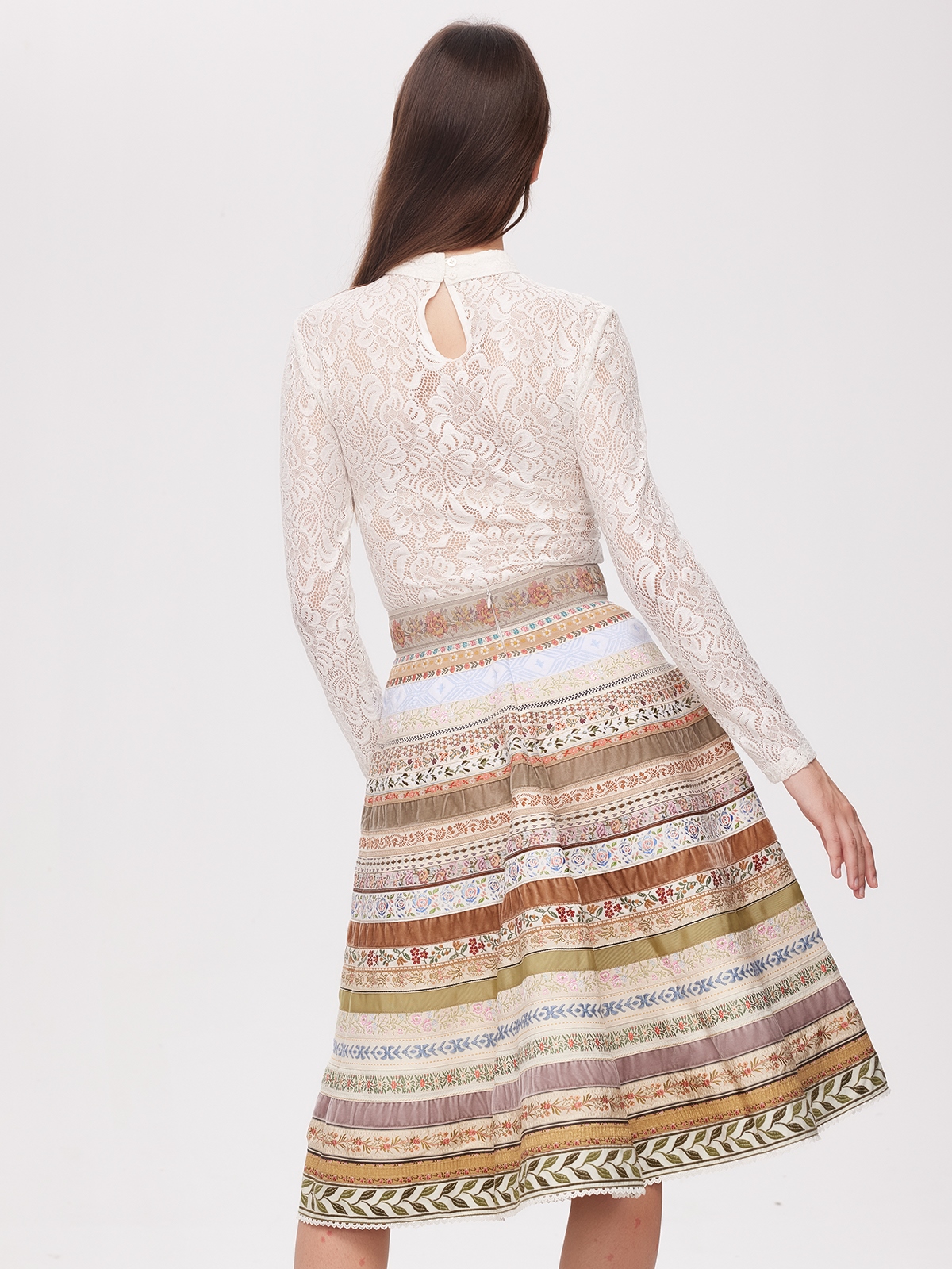 Modernes Dirndl in Beige