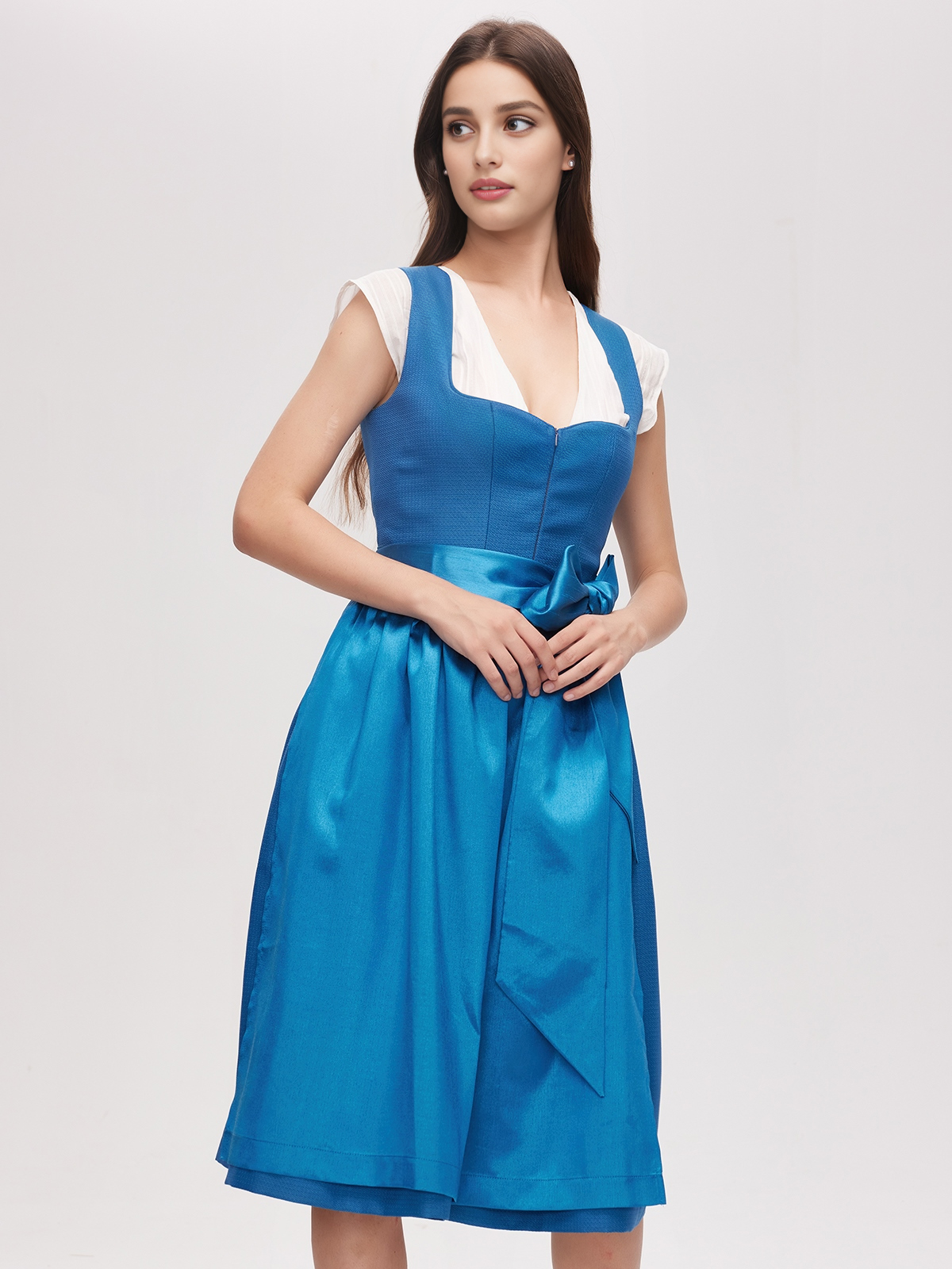 Modernes Dirndl in Blau