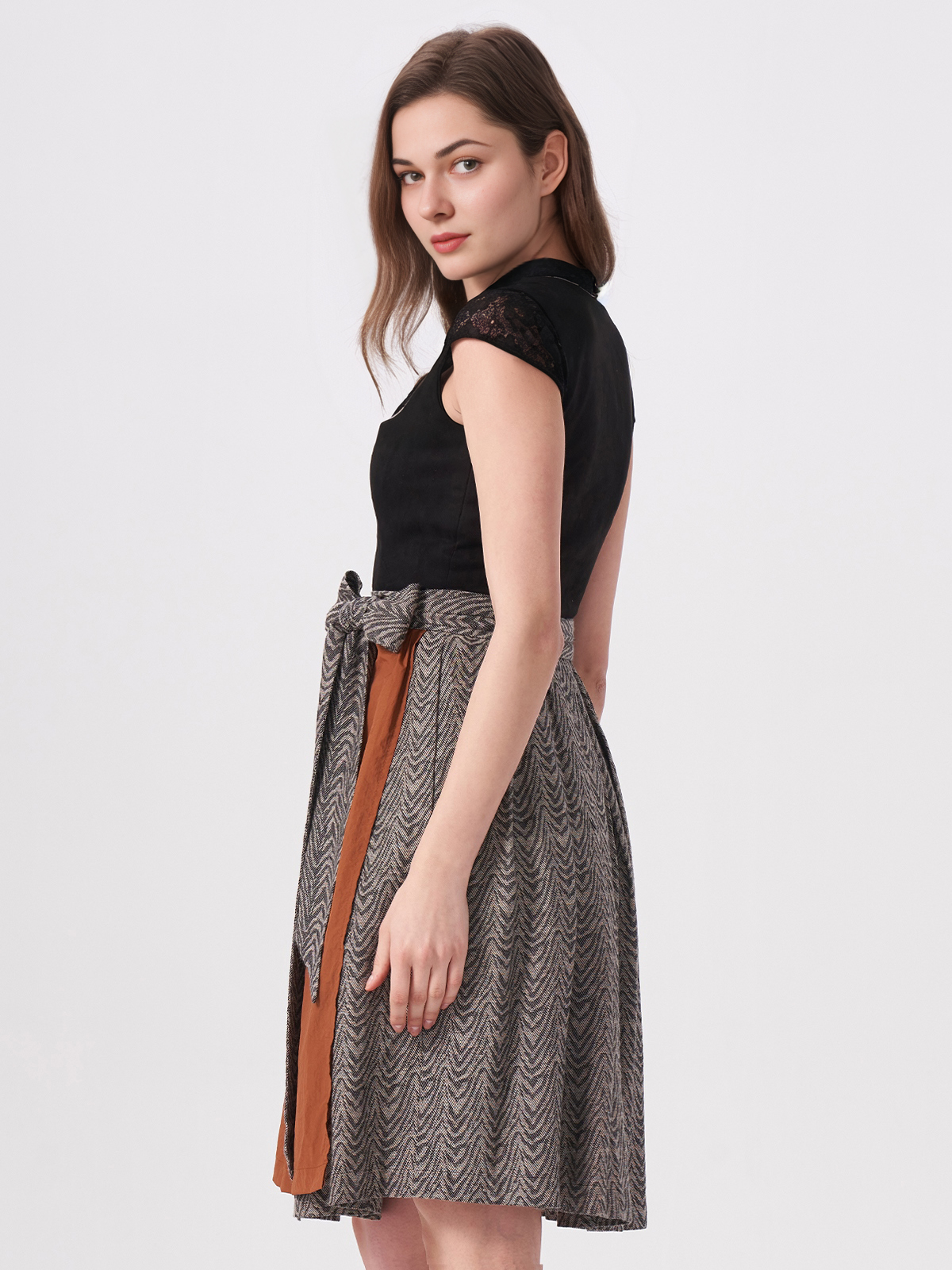 Moderne Dirndl Bluse hochgeschlossen