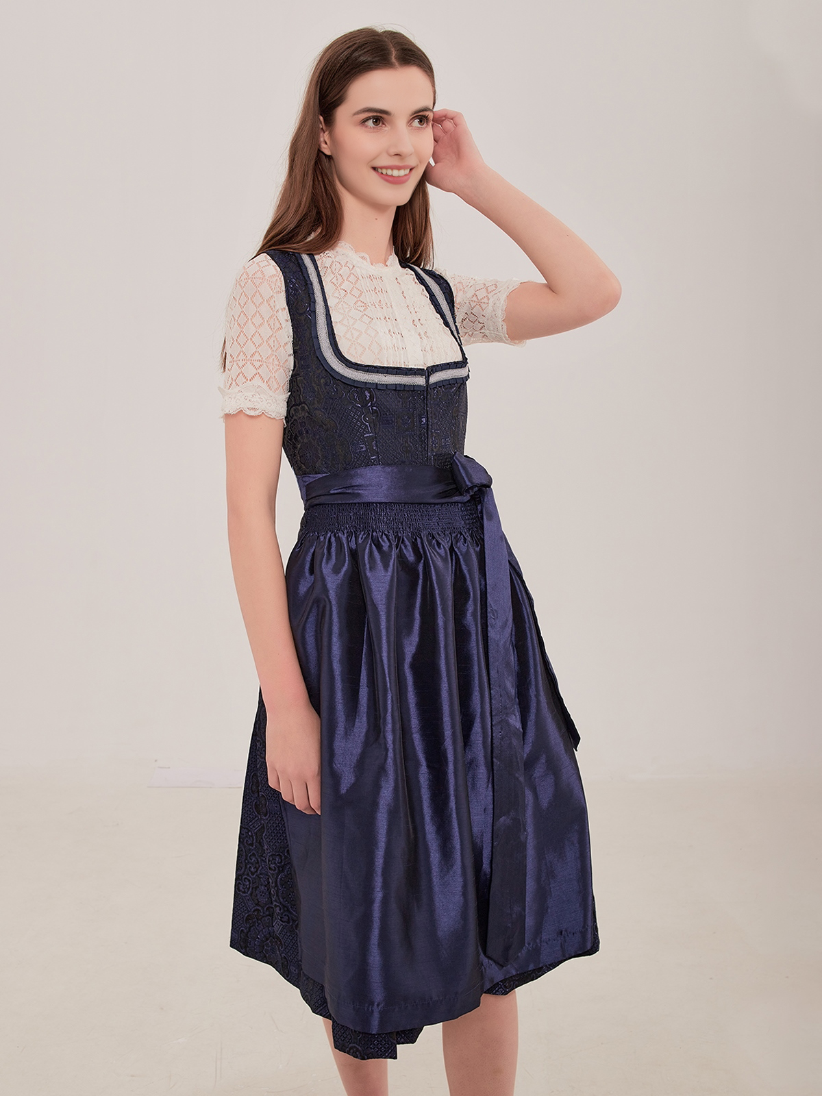 Ja Mei Dirndl in Blau – Tradition trifft Modernität