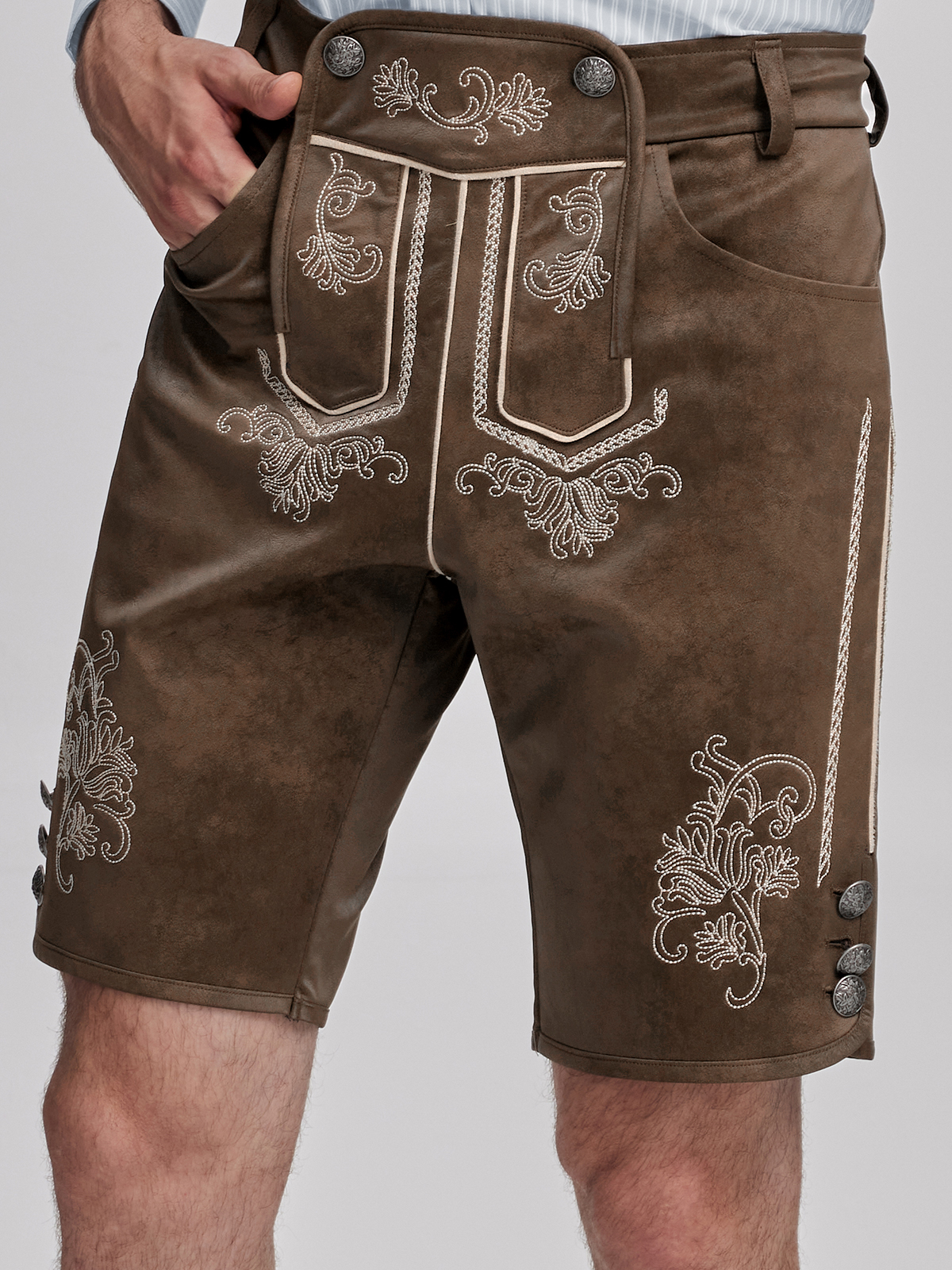 Dirndl mit raffiniertem Ausschnitt