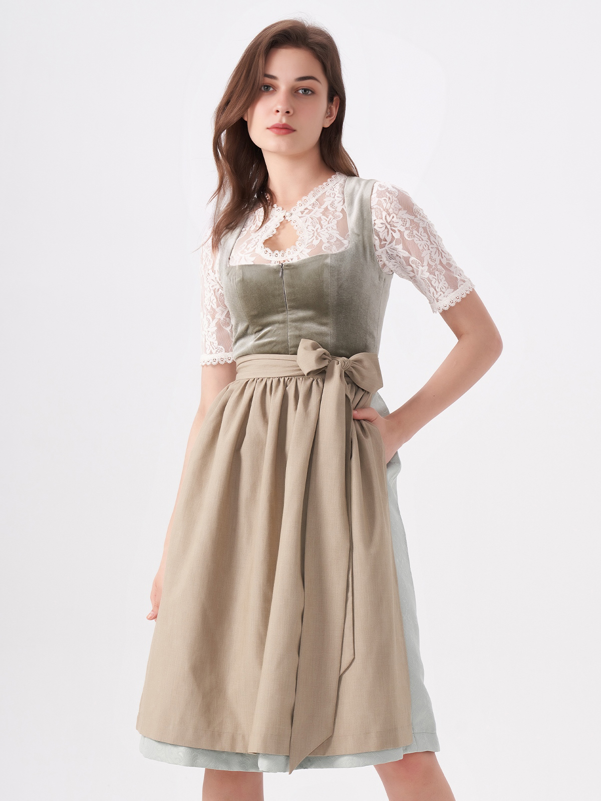 Dirndl in Hellblau – Eleganz und Tradition vereint
