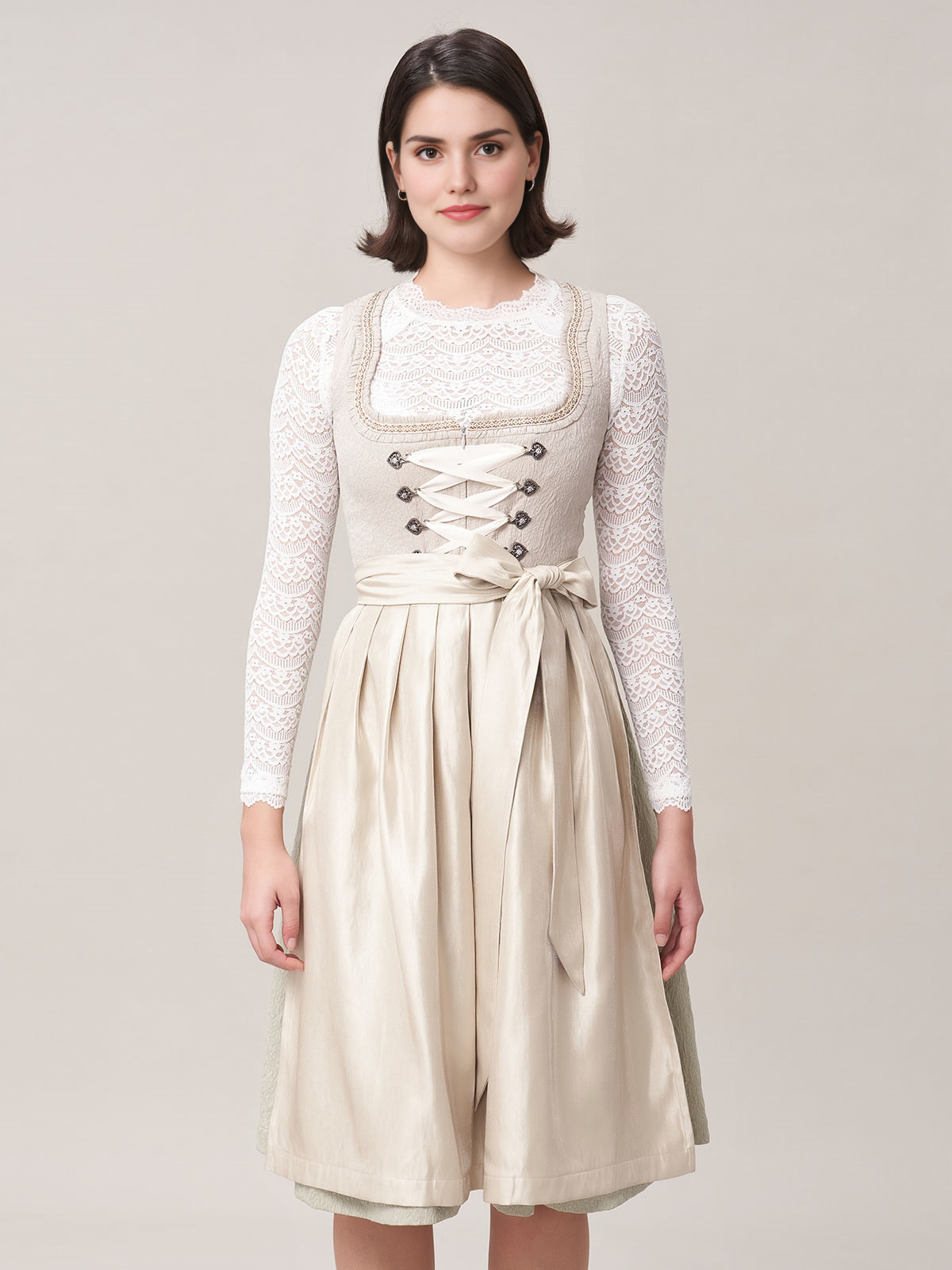 Graues Dirndl mit modernem Schnitt
