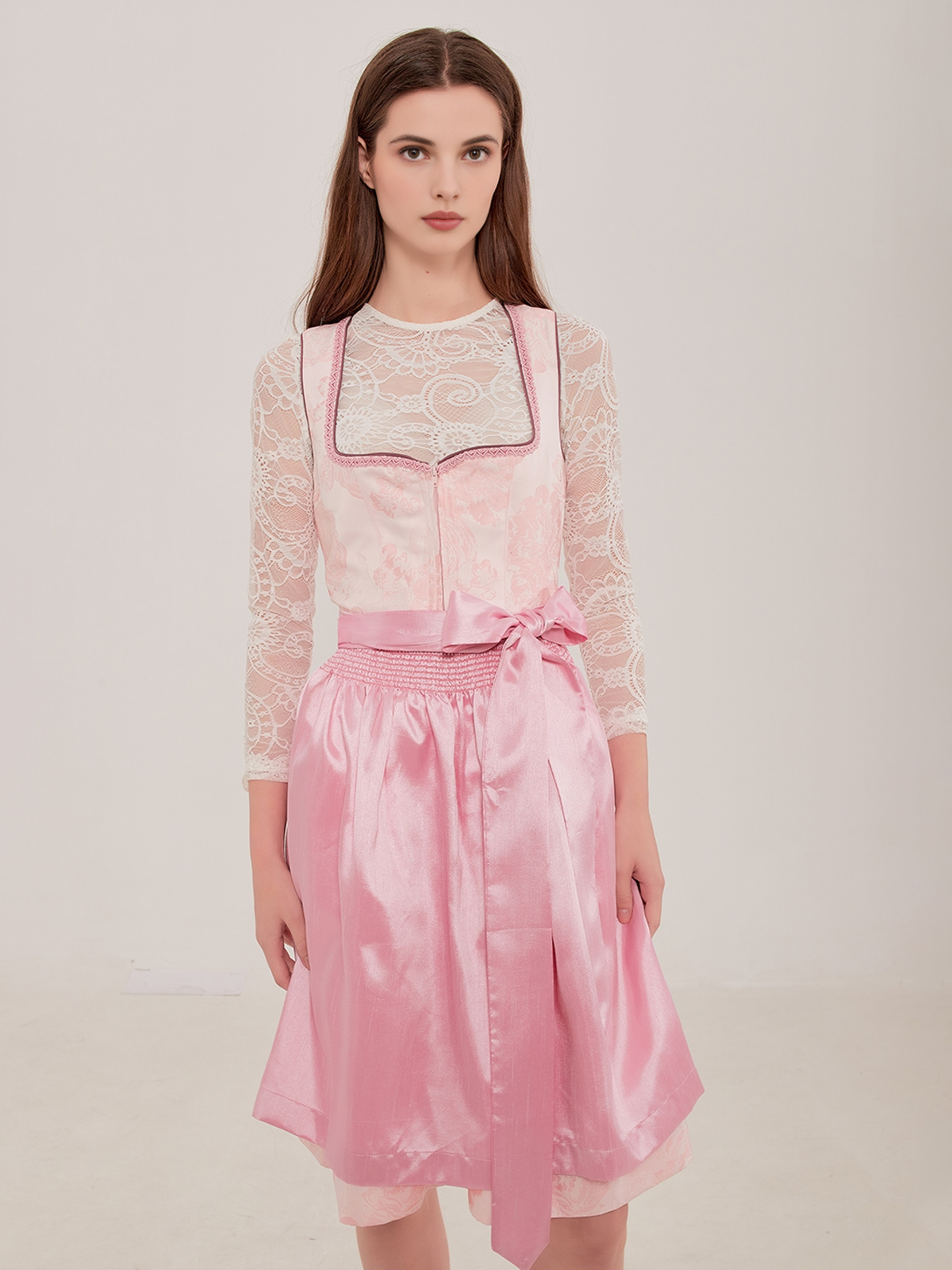 Dirndl in Blau – ein moderner Klassiker
