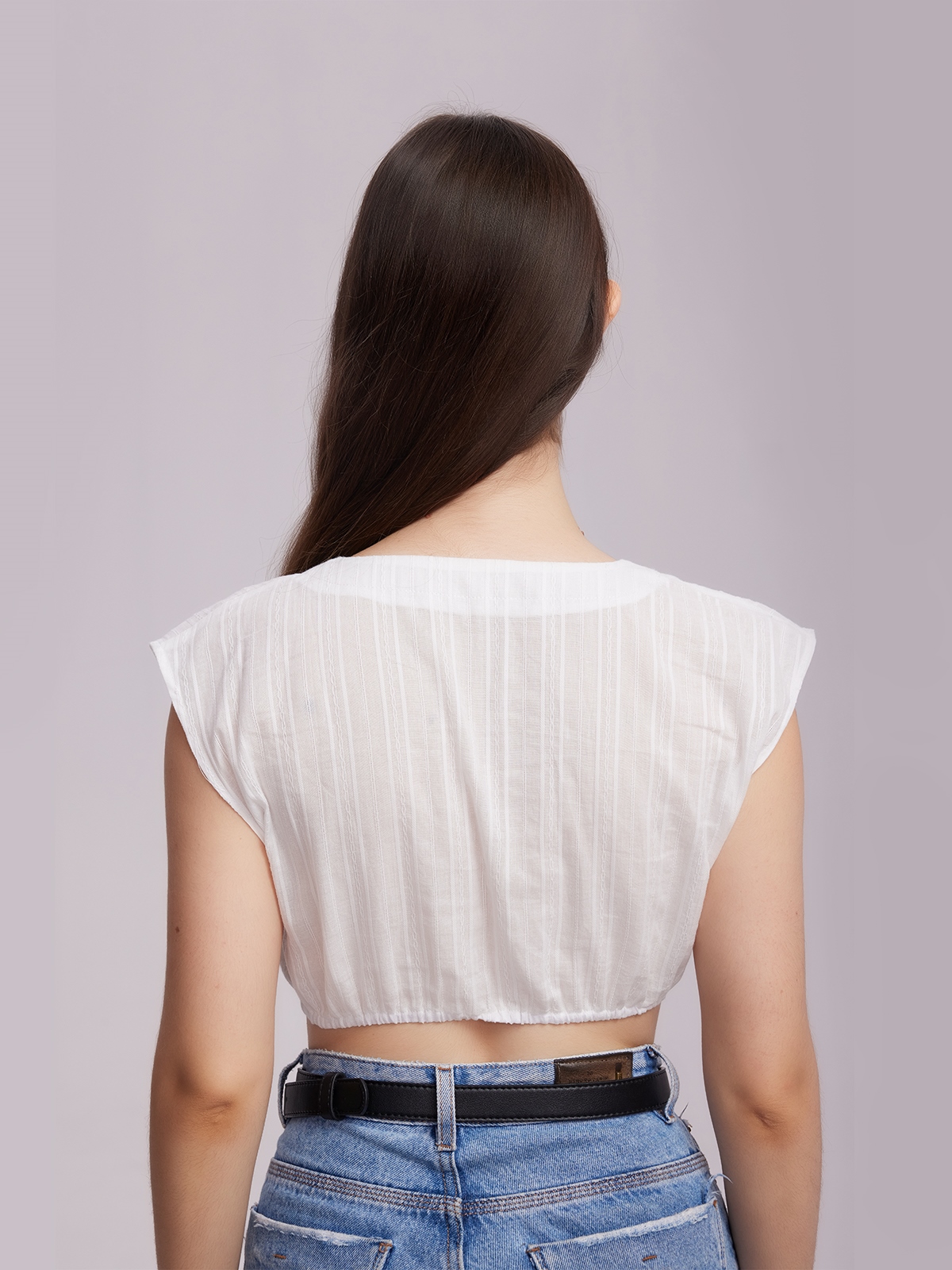 Dirndlbluse mit V-Ausschnitt und Langarm in Weiß