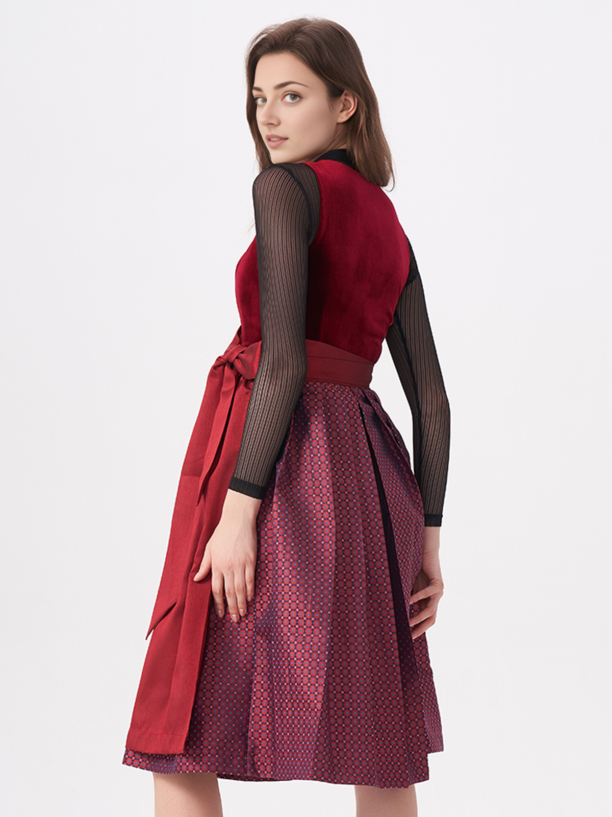 Dirndl mit Samt in Rot – ein klassischer Hingucker