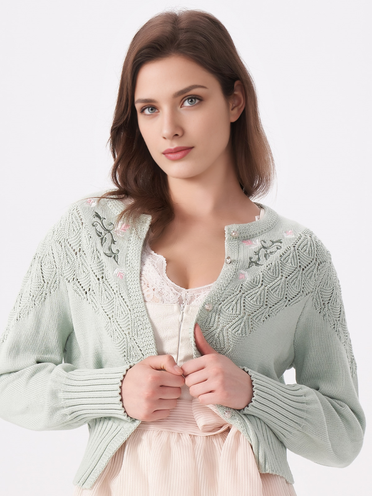 Dirndl in Beige und Grün – perfekt für Naturliebhaberinnen