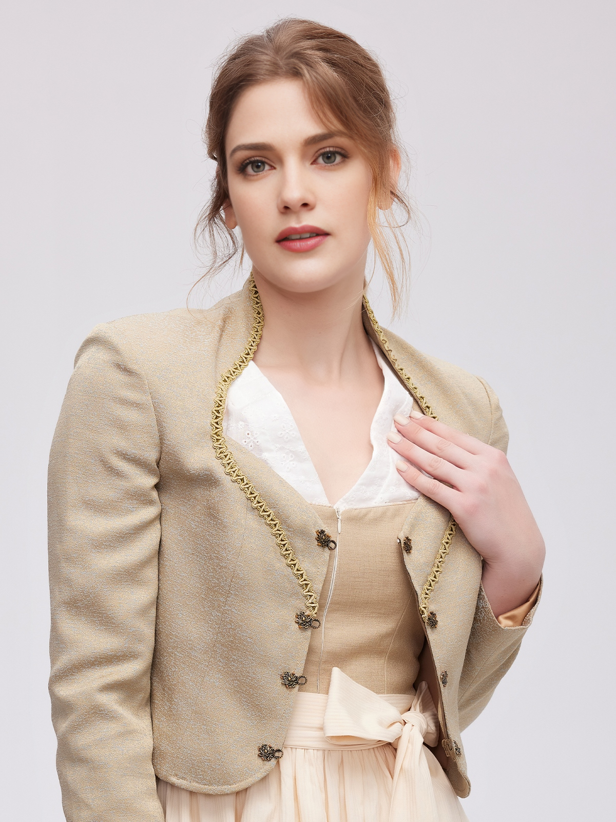 Dirndl mit grüner Jacke