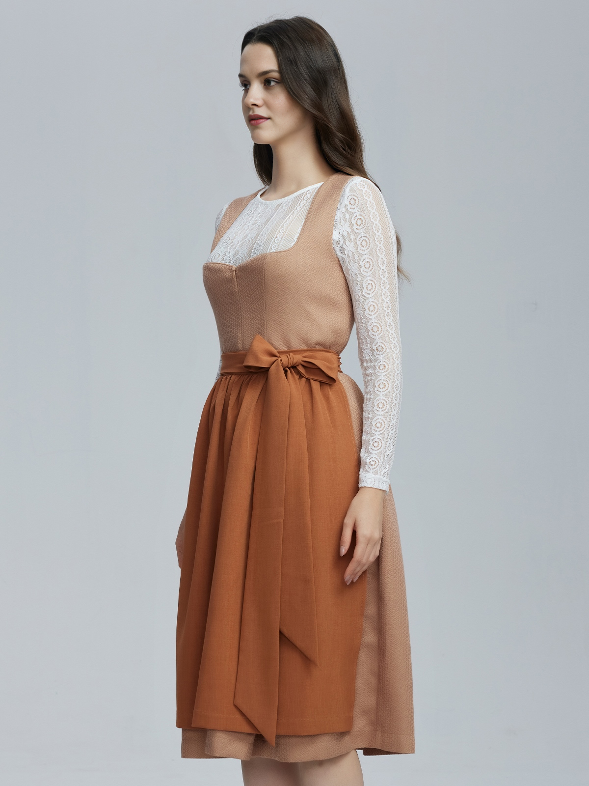 Dirndl rot schwarz mit modernem Twist