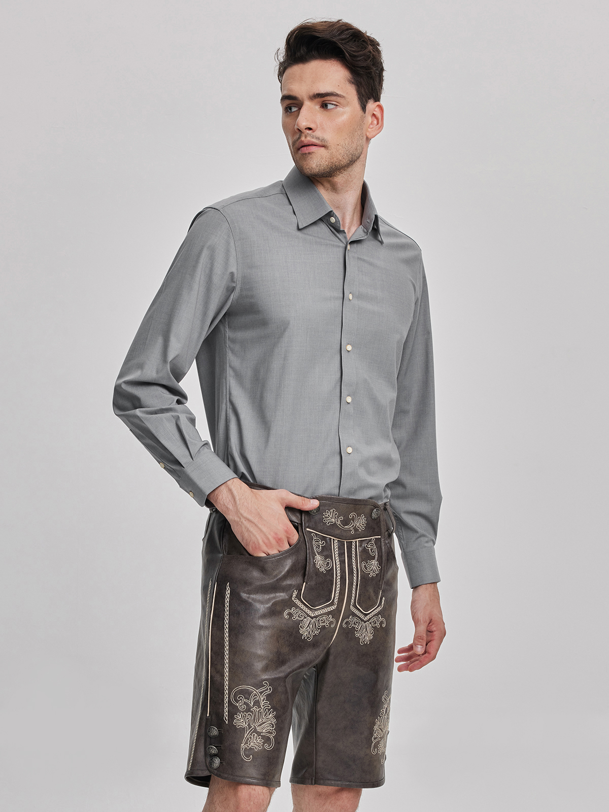 Moderne Dirndl mit Hakenverschluss in grau