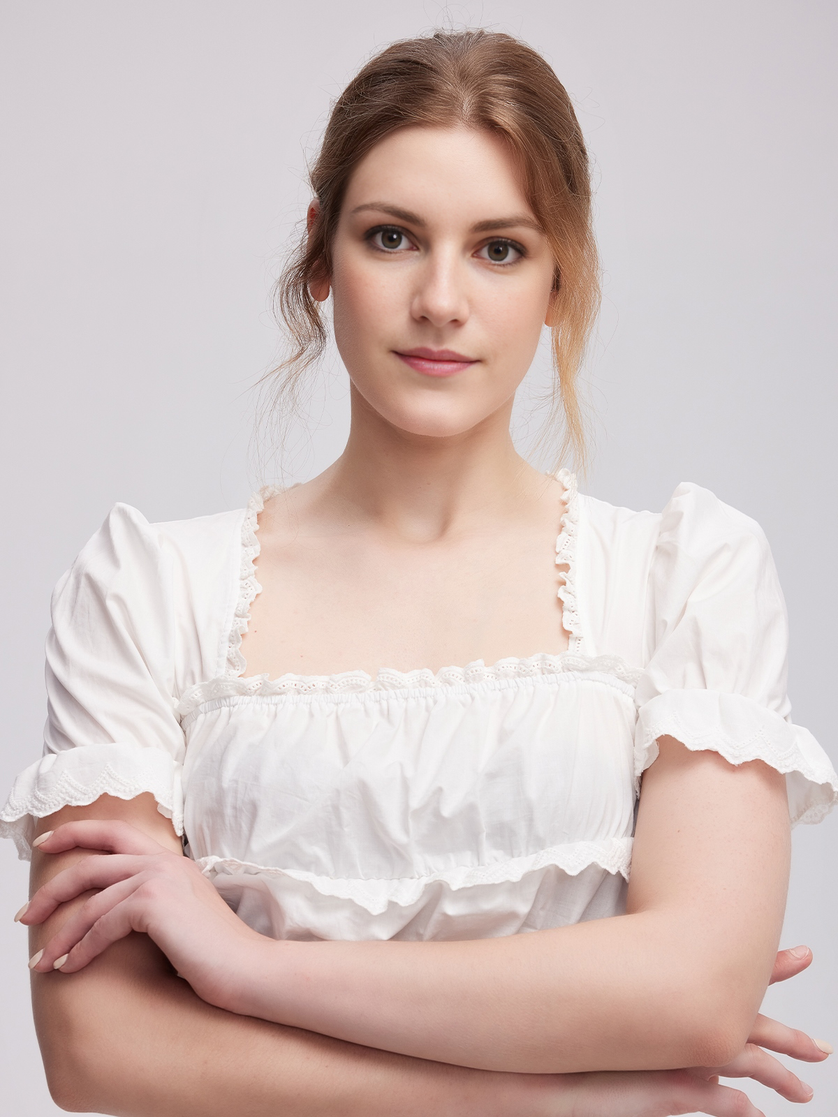 Modernes Dirndl in Weiß