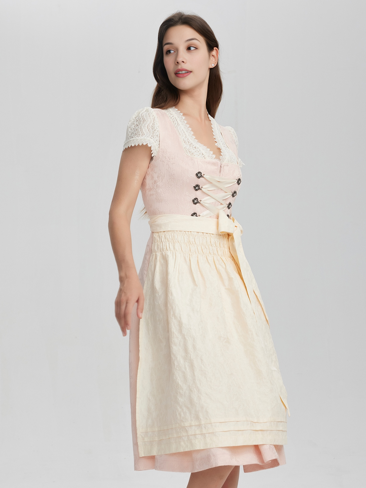 Hochgeschlossenes Dirndl Grün in eleganter Ausführung