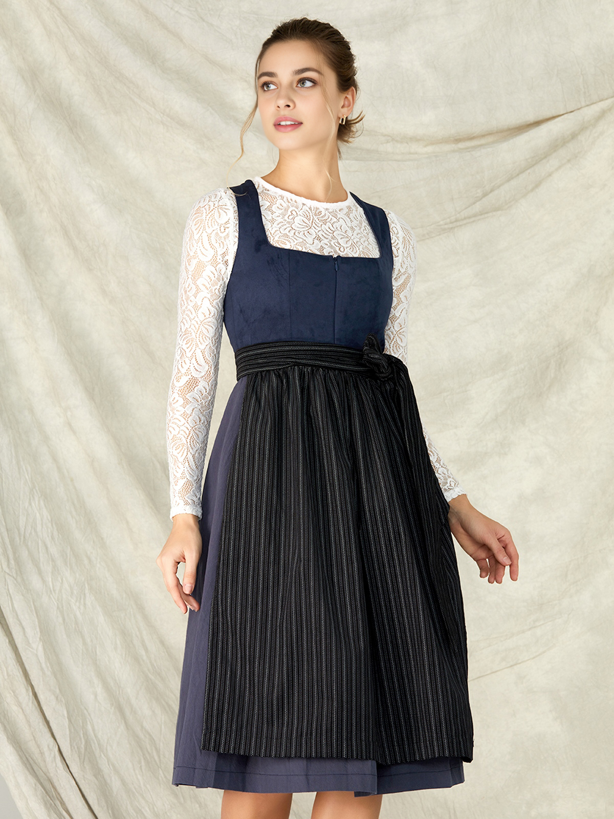 Elegantes rotes Samt-Dirndl