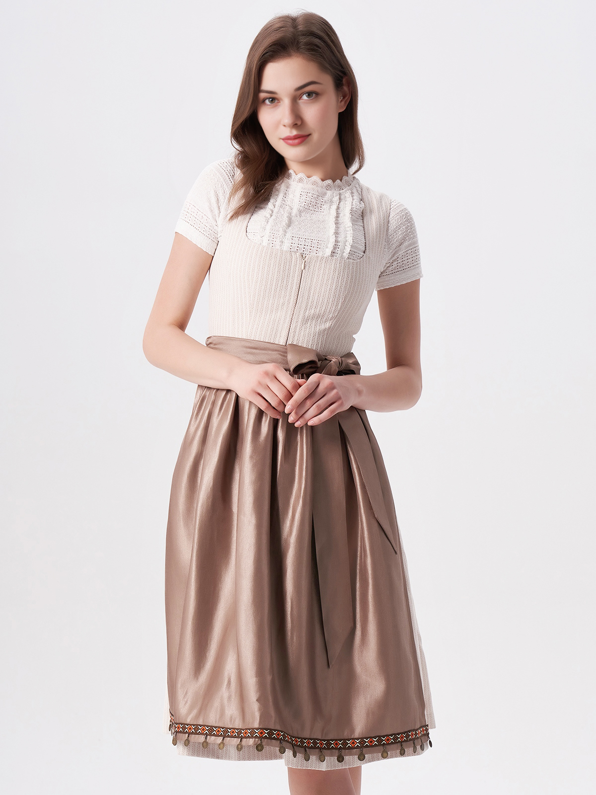 Dirndl Altrosa in natürlicher Umgebung