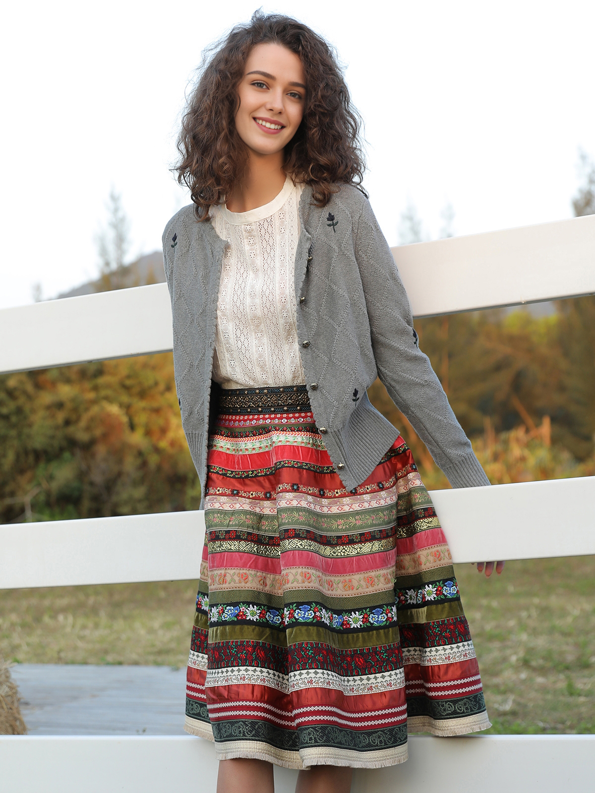 Dirndl Grün Braun mit weißer Bluse