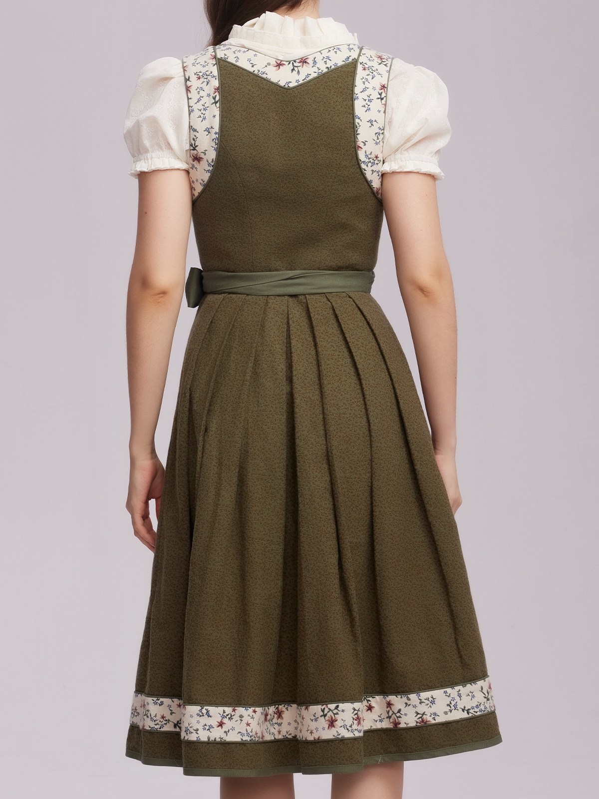 Moderne Dirndlbluse in Grün