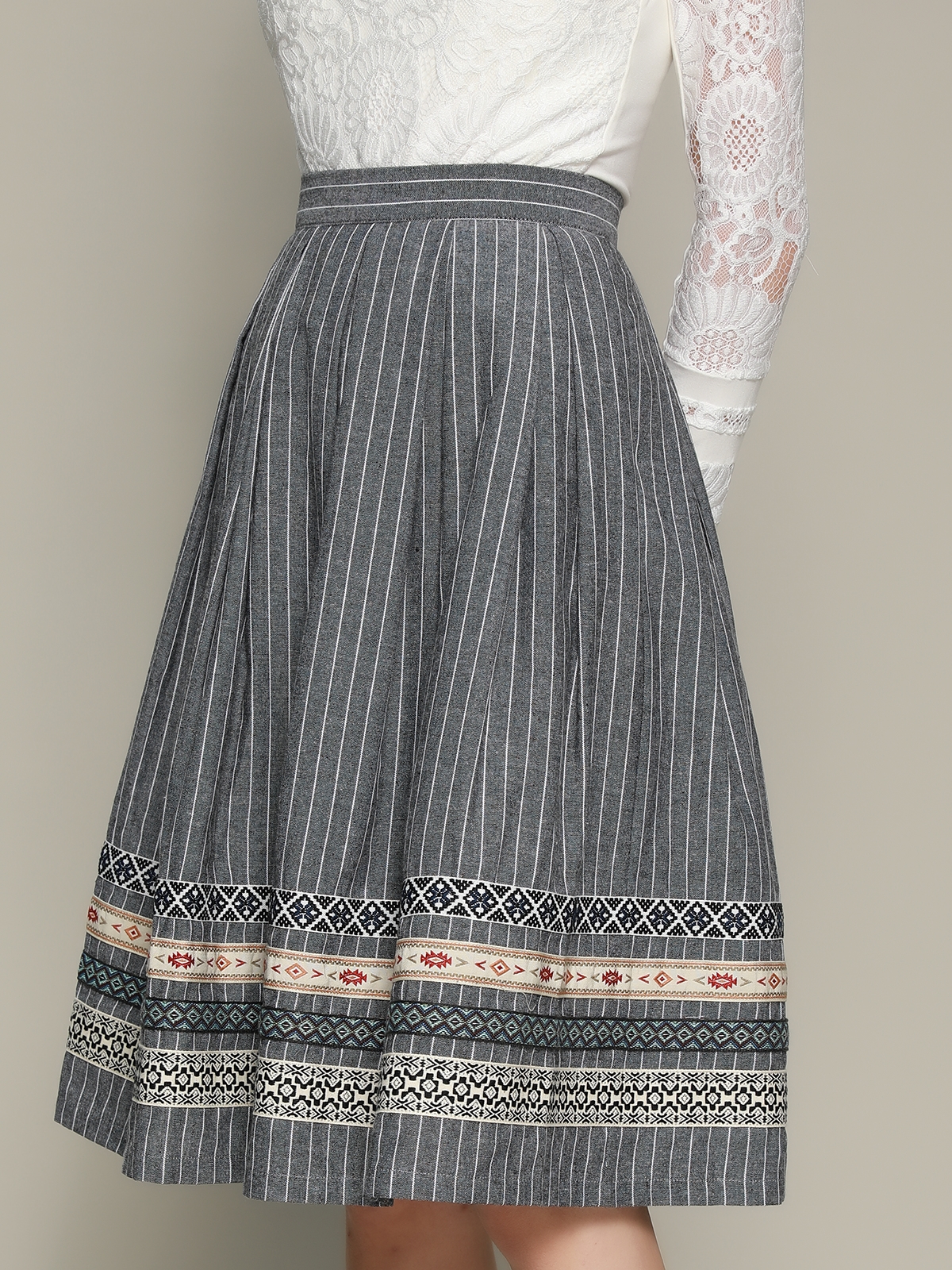 Klassisches graues Dirndl