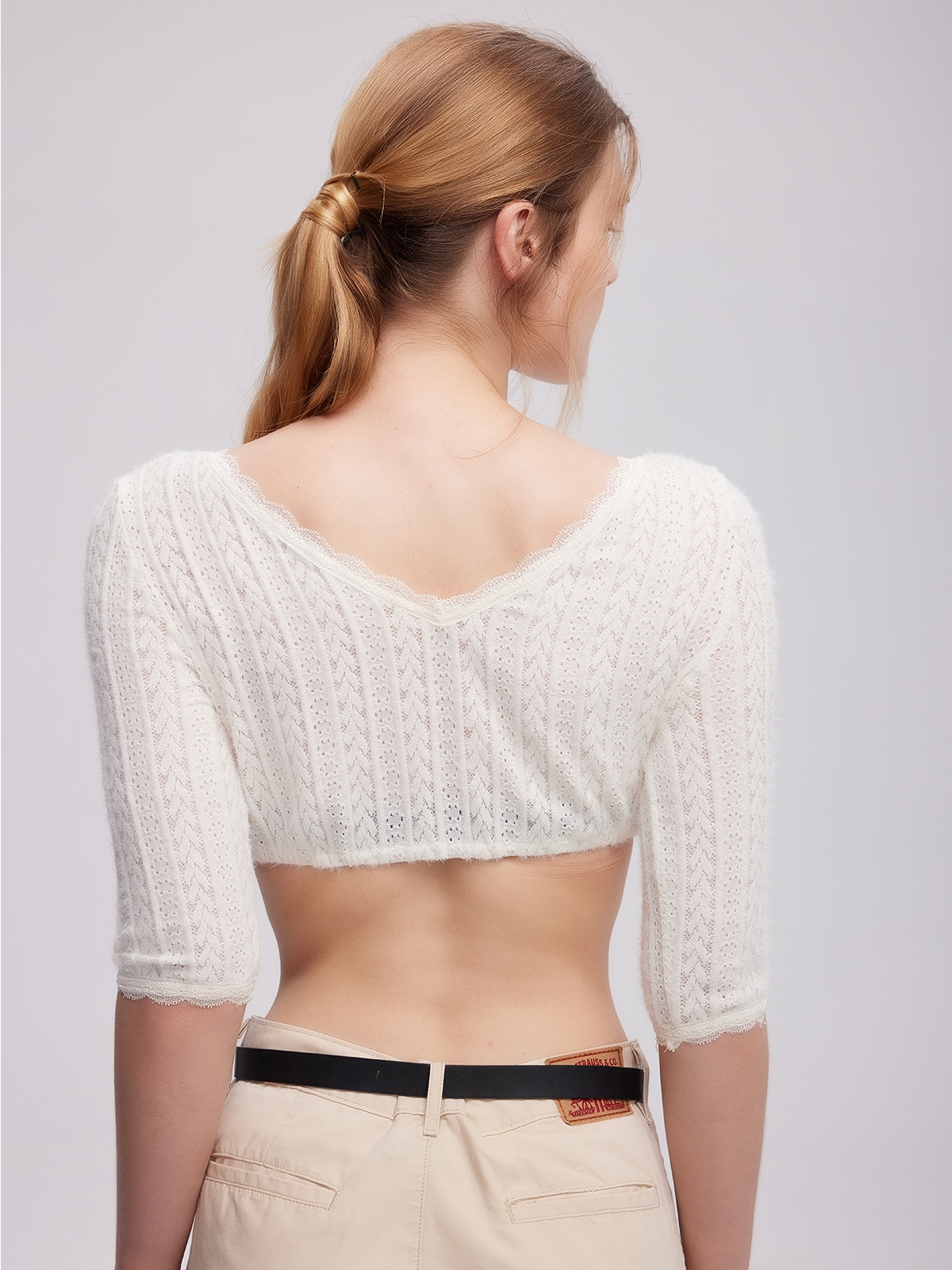 Dirndl Janker in Weiß mit traditioneller Stickerei